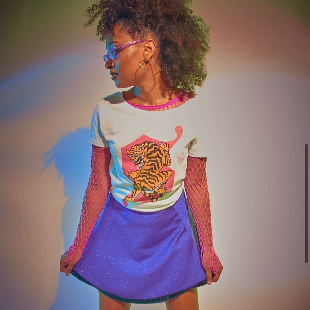 Sellout Life crawling tiger graphic tee; nwt